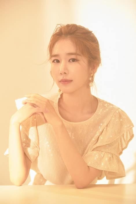 刘仁娜出演JTBC《雪滴花》外科医生一角